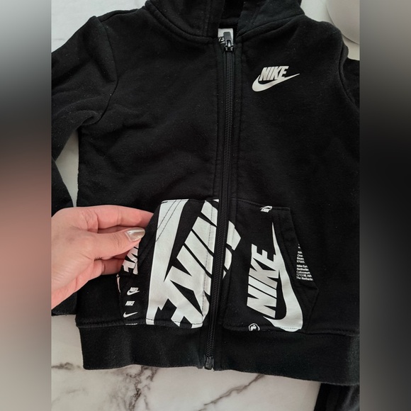 Nike Black Hoodie and Joggers Set - Picture 7 of 8